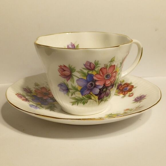 Vintage Floral Royal Dover Bone China Tea Cup and Saucer - Picture 1 of 10